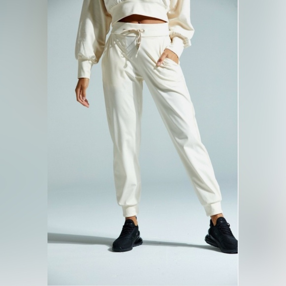 Noli Chase Jogger Cream size Large NEW
